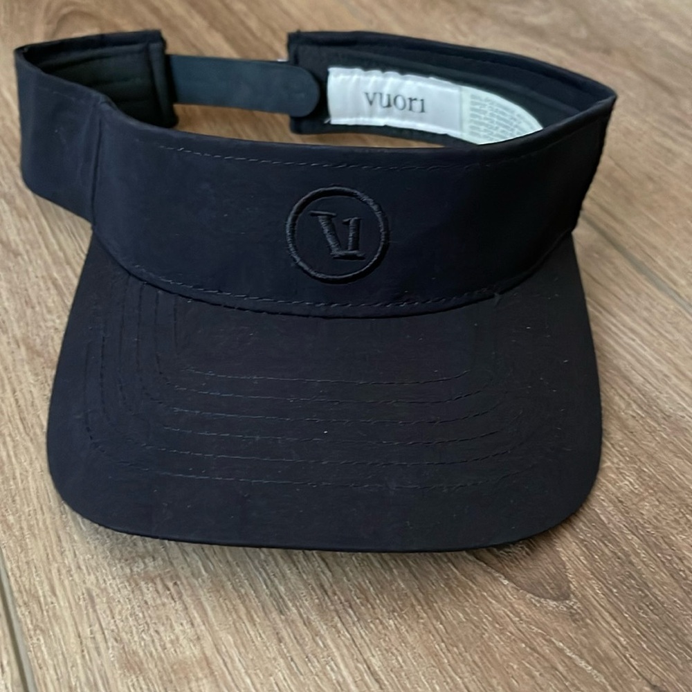 New without tag Vuori black womens visor